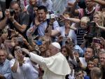 El Papa denuncia que hay más libertad para distribuir armas que alimentos