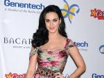 Katy Perry felicita a Russell Brand por sus 10 años sin drogas