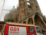 Un incendio quema la sacristía de la cripta de la Sagrada Familia sin afectar a la estructura