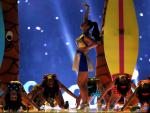 Katy Perry enciende el medio tiempo del Super Bowl llena de colorido y fuegos