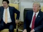 Vea el inusual apretón de manos entre Shinzo Abe y Donald Trump