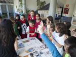 La Red Riojana de Centros sin Humo de Salud reúne a personas mayores y a niños en contra el hábito tabáquico