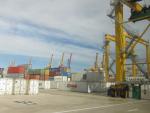 La APV dice que "la productividad no es la habitual" en el puerto de Valencia