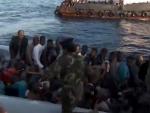 Un vídeo muestra a los guardacostas de Libia golpeando a los migrantes que rescatan en el Mediterráneo