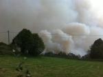 Los medios aéreos trabajan para apagar el incendio de las Fragas do Eume