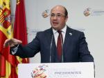 El juez Velasco atribuye tres delitos al presidente de Murcia y cinco a la senadora Barreiro