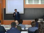 Unicaja muestra a los alumnos de la UPO los factores clave para impulsar la creación de empresas