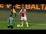 Joel Veltman, del Ajax, protagoniza el regate más antideportivo de la historia