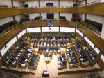 El Parlamento vasco respalda a Artur Mas y defiende que "consultar no puede ser delito"