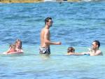 Xabi Alonso, Arbeloa y Callejón disfrutan de una jornada en la playa junto a sus mujeres