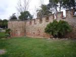 La Diputación de Barcelona proyecta la reparación del muro del castillo de Castelldefels