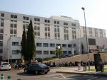 Agreden a una celadora del Hospital Reina Sofía que alertó de un robo de un monedero