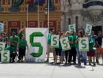 El colectivo de las VPO de Sanlúcar en alquiler social protesta este jueves ante el Parlamento