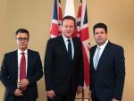 Cameron se muestra "orgulloso" por lo logrado por Gibraltar y promete volver "algún día"