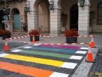 Pintan en Gandia pasos de cebra con los colores de la bandera LGTB y CSI-F alerta que incumple normas de circulación