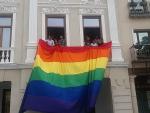 Colectivo LGTBI Guadalajara agradece a Ahora, C's y PSOE colgar su bandera en el Consistorio tras el "ninguneo" de Román