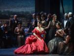 AMP. Valentino estrena su 'Traviata' en Les Arts: "No puede ir vestida con un impermeable o trajes ridículos"