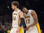 Gasol y Bynum hacen olvidar a Kobe en los Lakers