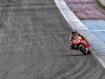 Márquez se disloca el hombro pero completa el test Honda en Jerez