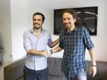 Negociaciones Podemos-IU: del "pitufo gruñón" de Iglesias al cortejo para intentar el 'sorpasso' al PSOE