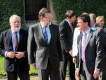 Mas y Rajoy hablan cordialmente y sonrientes en su almuerzo con Valls, Cañete y Soria
