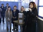 Fernández logra el 50 por ciento de los votos en las primarias escrutado la mitad de los sufragios