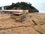 La Delegación del Gobierno estudia la solución para reponer la pasarela de la playa de La Arena afectada por el temporal