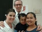Un cirujano del CEU ha liderado un proyecto solidario para intervenir a un bebé camboyano
