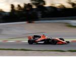 Alonso completa varias vueltas en Montmeló y logra el tercer mejor tiempo