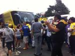 Aficionados del América de México saquean el autobús de su equipo