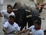 Los mozos corren delante de los toros este pasado domingo en el sexto encierro de San Fermín