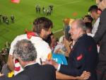 El Rey Juan Carlos felicita al Sevilla por su quinto título de Europa League