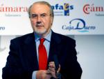 Solbes asegura que España "está saliendo de la crisis, pero va a seguir con una alta tasa de paro"