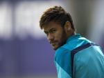 Neymar se come un plátano por Alves y tilda de racista la acción en Villarreal