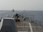 Embarcaciones militares iraníes obligan a un buque de guerra de EEUU a cambiar de rumbo en Ormuz