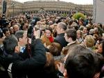 Miles de personas arropan en Salamanca a las víctimas y vitorean a Aznar