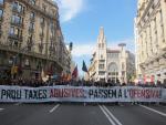 (Resumen) Unos 4.000 universitarios reclaman en Barcelona la rebaja de tasas universitarias