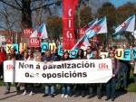 Docentes y delegados sindicales exigen ante la Xunta la convocatoria "inmediata" de oposiciones de profesorado