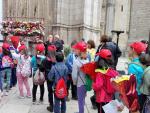 Más de 1.200 niños acuden a la Catedral de Toledo a depositar flores a la Custodia de Arfe con motivo del Corpus Christi