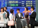 La caída del yen da un respiro al Nikkei