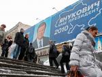 Timoshenko y Yanukóvich se disputan el poder en unos comicios con pronóstico incierto