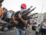 Las pandillas salvadoreñas entregan 154 armas y explosivos como parte de la "tregua"