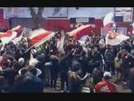 Cientos de aficionados de River Plate protestan frente al Monumental de Buenos Aires