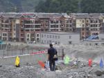 Las crecidas destruyen un puente y arrastran dos vagones de pasajeros en China