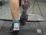 Una tesis demuestra que el calzado de suela curva fortalece la musculatura del tronco y estabiliza el raquis