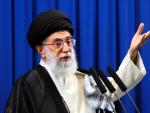 Jameneí perdona penas a 920 presos en el aniversario de la República Islámica