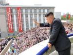Kim Jong-Un preside el desfile en Pyongyang como presidente de su partido