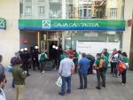 La Policía desaloja a la PAH de dos oficinas de Liberbank en Santander