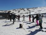 Una treintena de personas descubren el esquí y el snowboard en Sierra Nevada gracias a la Diputación