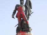 "Hernán Cortés no pisa un indio, sino ídolos aztecas", afirman los vecinos